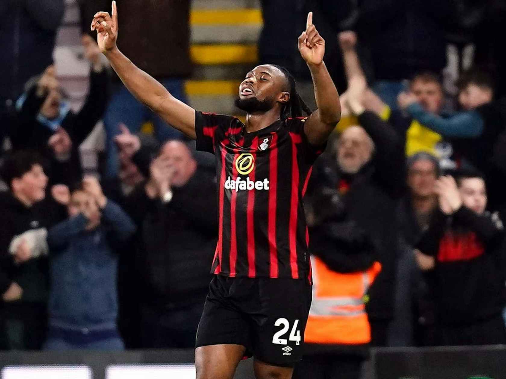 关于伯恩茅斯客场胜利，逆转战绩的信息