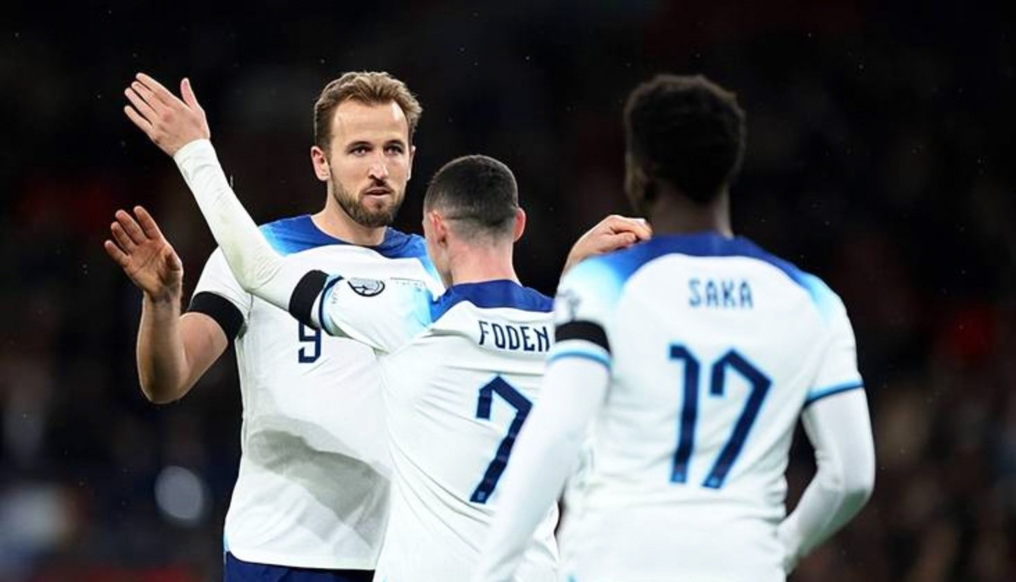 英格兰足球俱乐部签约新球员，实力再升级