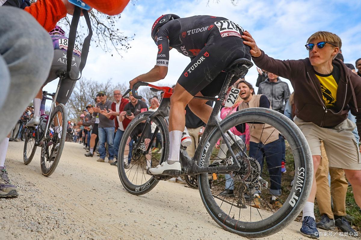 自行车比赛场面混乱，令人啧啧称奇的简单介绍