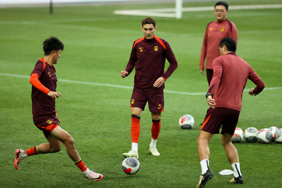 足球比赛中球员们的飒爽英姿 足球比赛中球员们的飒爽英姿