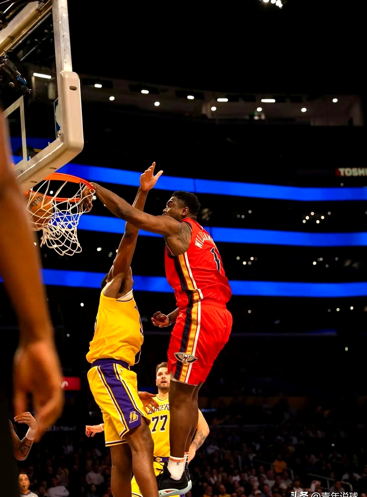 包含湖人队大胜开拓者,稳固西部第一位置的词条 包含湖人队大胜开拓者,稳固西部第一位置的词条