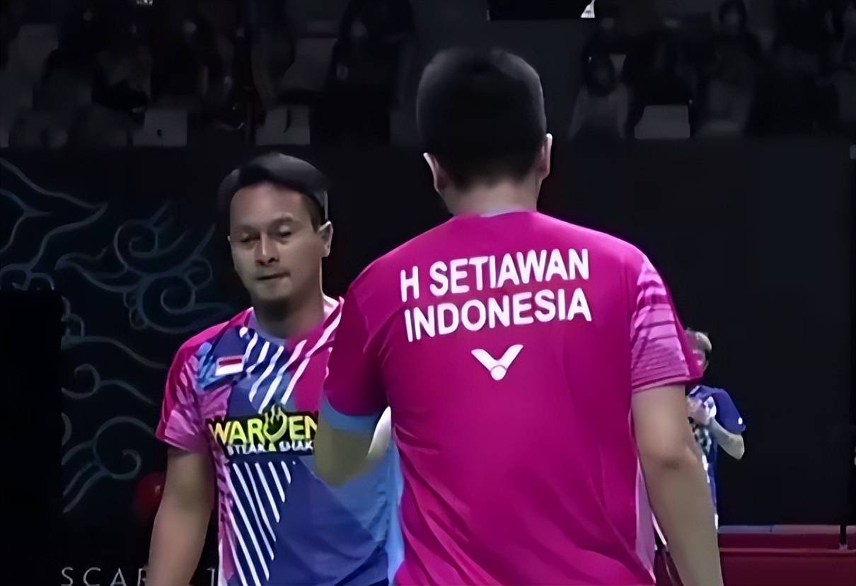 中国队翻盘泰国队，黄鸭组合刷新纪录