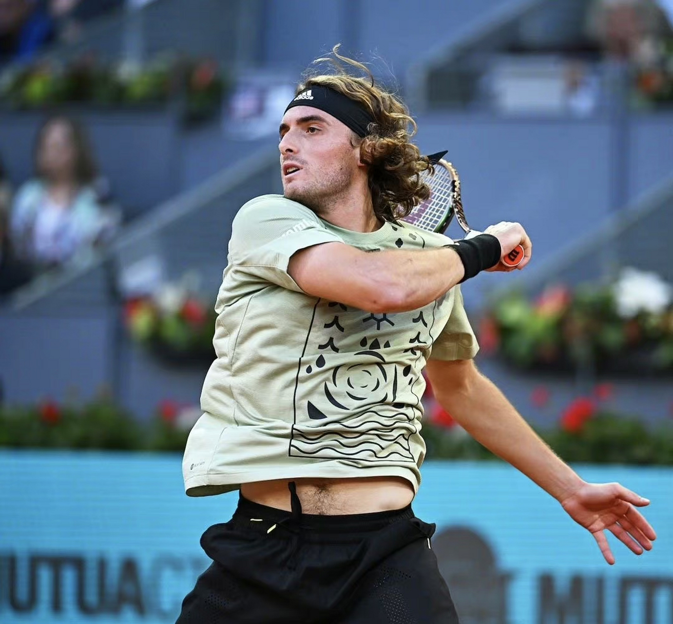 意大利网球队险胜西班牙网球队，兹维列夫惊艳世界的简单介绍