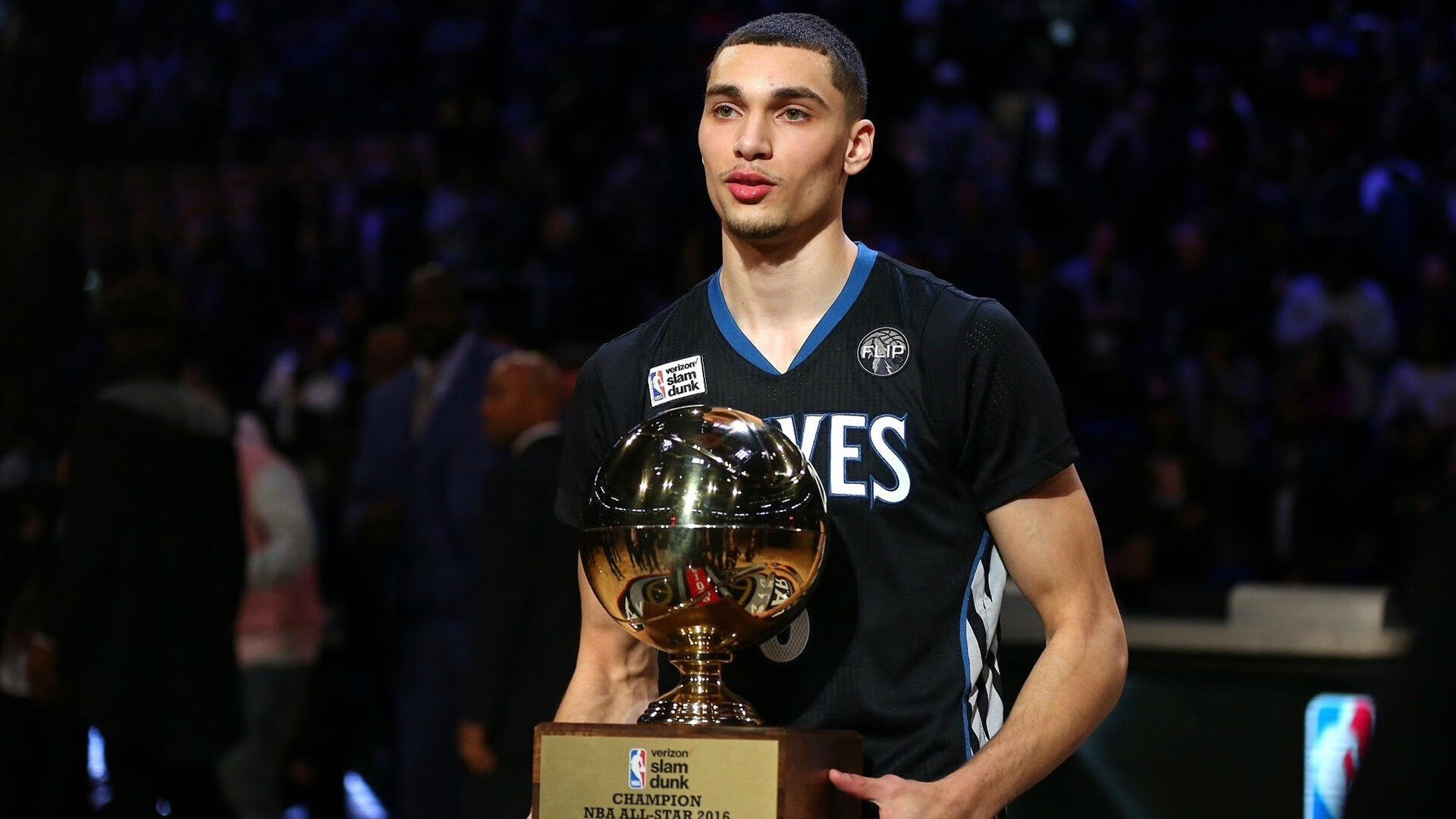 若日尼奥点射引爆全场，塞维利亚争冠战险胜拜仁