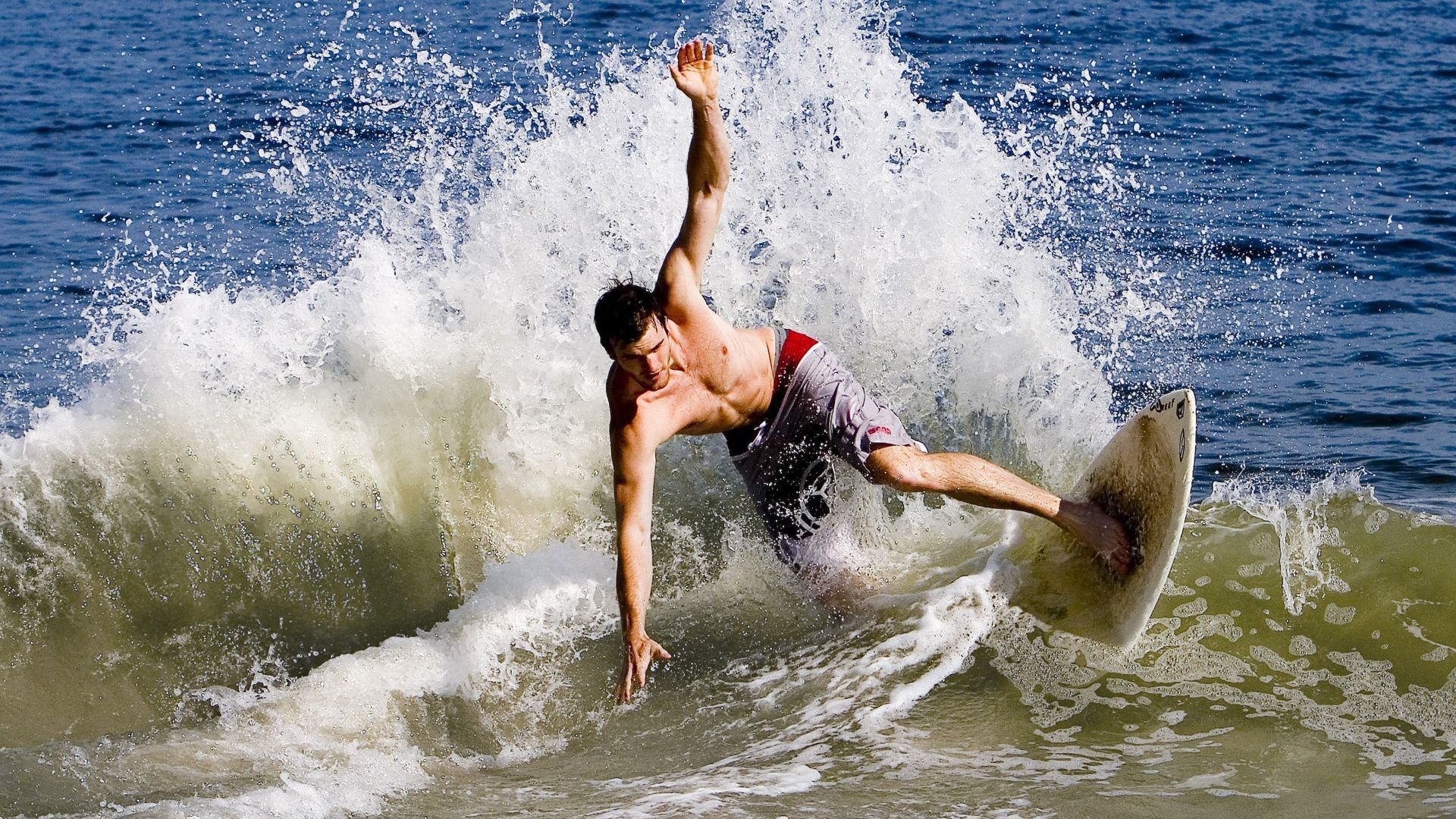 哈利伯顿的魔法时刻,当爵士的铜墙铁壁遇上关键先生的致命一击