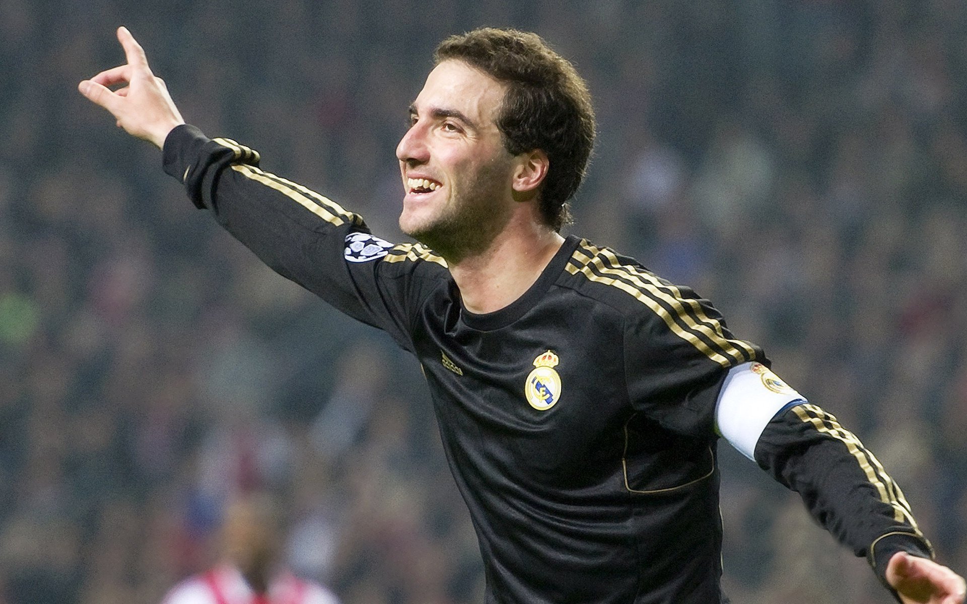 跨界狂想，当步行者淘汰掘金，爱德华兹在F1赛道接管比赛